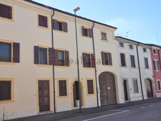 Villetta bifamiliare in vendita di 11 m² in Via Fratelli Stevani, 83