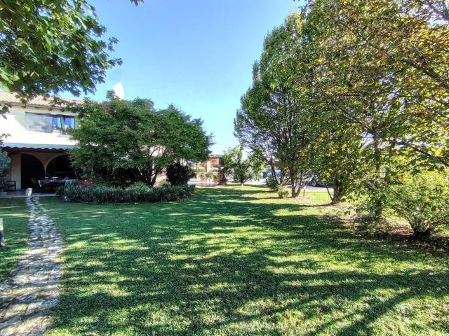 Villetta bifamiliare in vendita di 180 m² in Via Guizzetti