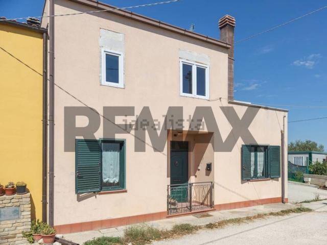 Villetta bifamiliare in vendita di 120 m² in Contrada Colle delle Pietre, 3