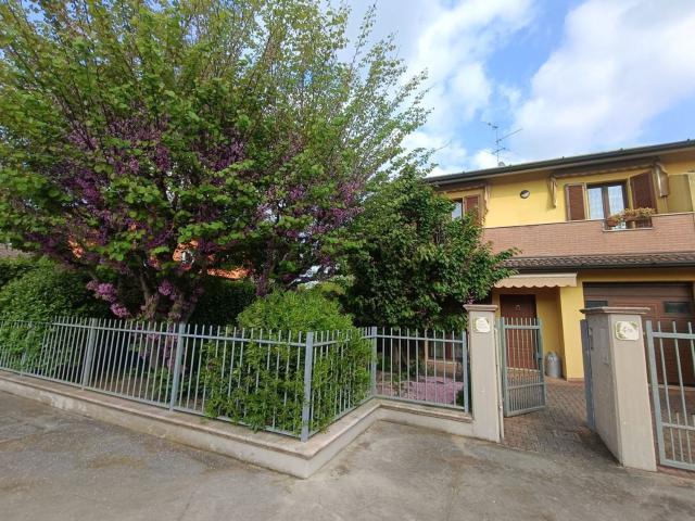 Villetta bifamiliare in vendita di 120 m² in Largo Europa, 4