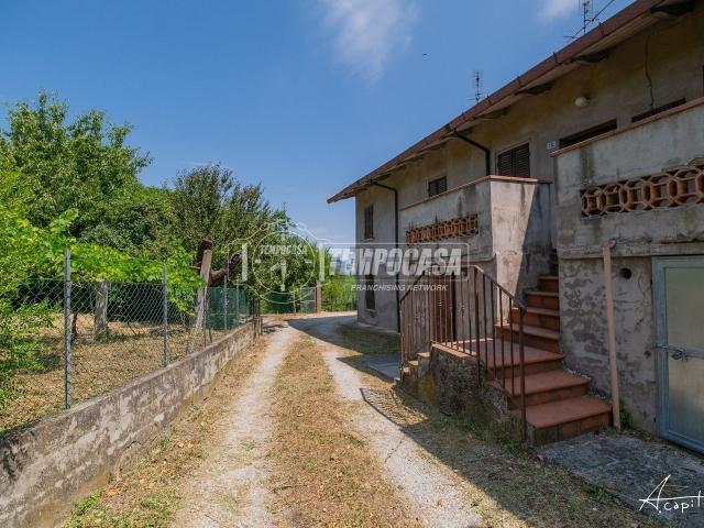 Villetta bifamiliare in vendita di 120 m² in Strada Vertaglia, 116