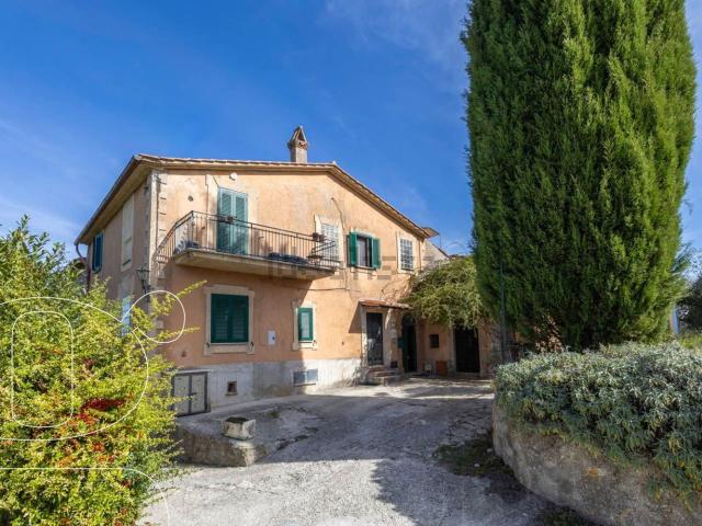 Villetta bifamiliare in vendita di 120 m² in Strada Collepiccione, 16