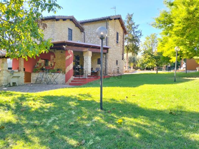 Villetta bifamiliare in vendita di 120 m² in Strada di Vallestretta, 50