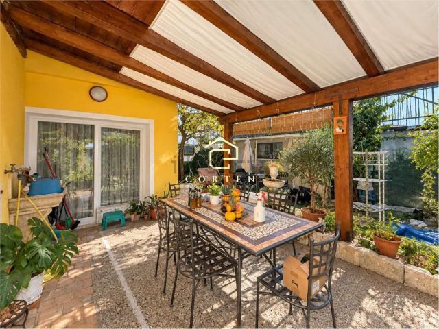 Villetta bifamiliare in vendita di 120 m² in Via Taglio Sinistro, 80