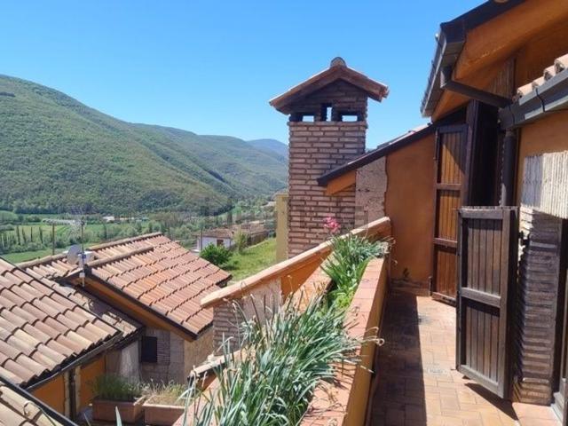 Villetta bifamiliare in vendita di 120 m² in Via Ungheria, 99