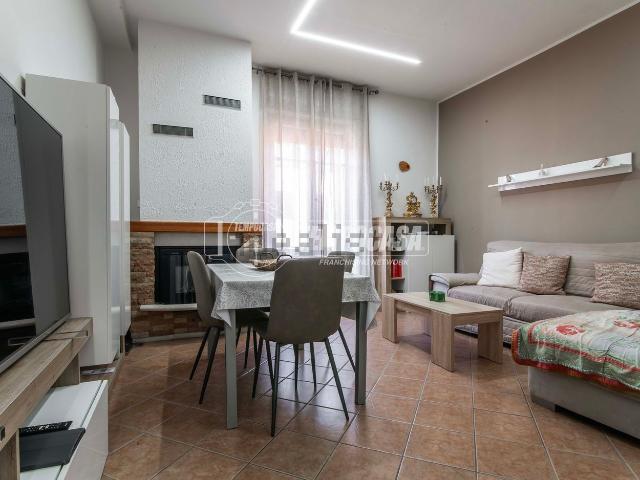Villetta bifamiliare in vendita di 120 m² in Via Varesina, 29