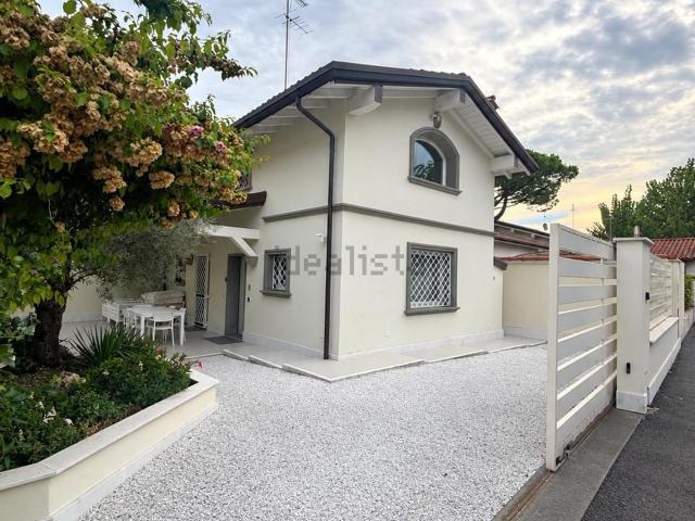 Villetta bifamiliare in vendita di 120 m² in Via Vittorio Veneto