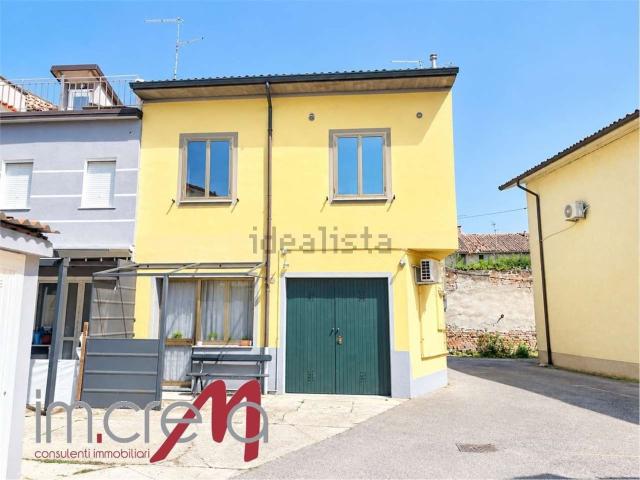Villetta bifamiliare in vendita di 120 m² in Via Adamello