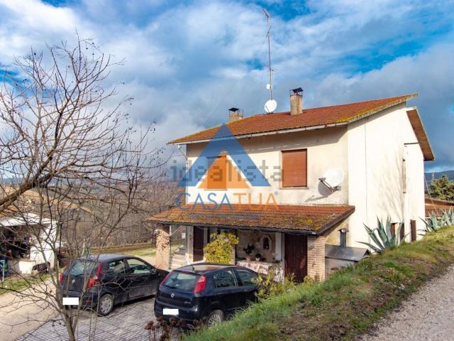 Villetta bifamiliare in vendita di 120 m² in Via Amerina