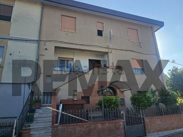Villetta bifamiliare in vendita di 120 m² in Via Carlo Andrea Caracciolo, 26