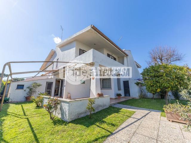 Villetta bifamiliare in vendita di 120 m² in Via Casa Bianca