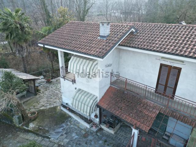 Villetta bifamiliare in vendita di 120 m² in Via Cave, 357