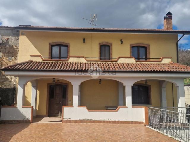 Villetta bifamiliare in vendita di 120 m² in Via Consortile Vitulanese
