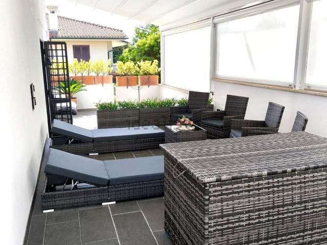 Villetta bifamiliare in vendita di 120 m² in Via del Conte, 28