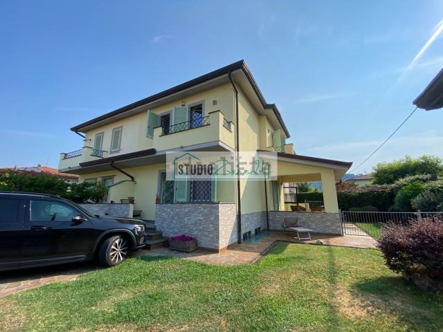 Villetta bifamiliare in vendita di 120 m² in Via del Cafaggiolo, 33