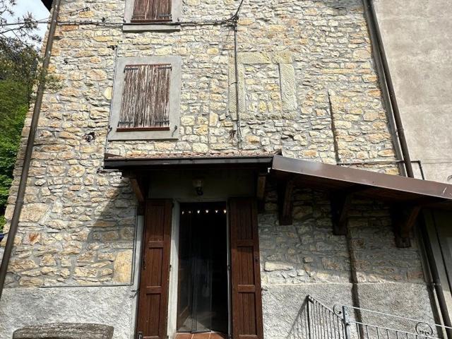 Villetta bifamiliare in vendita di 120 m² in Via del Cimitero