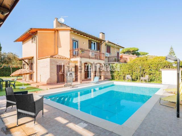Villetta bifamiliare in vendita di 120 m² in Via del Sagittario