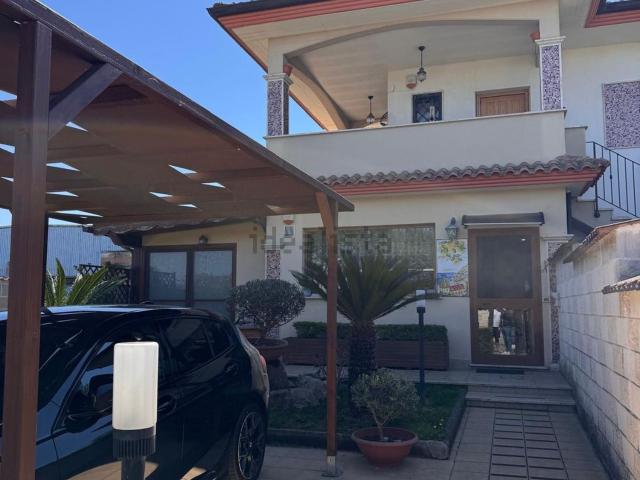 Villetta bifamiliare in vendita di 120 m² in Via della Cannuccia, 148