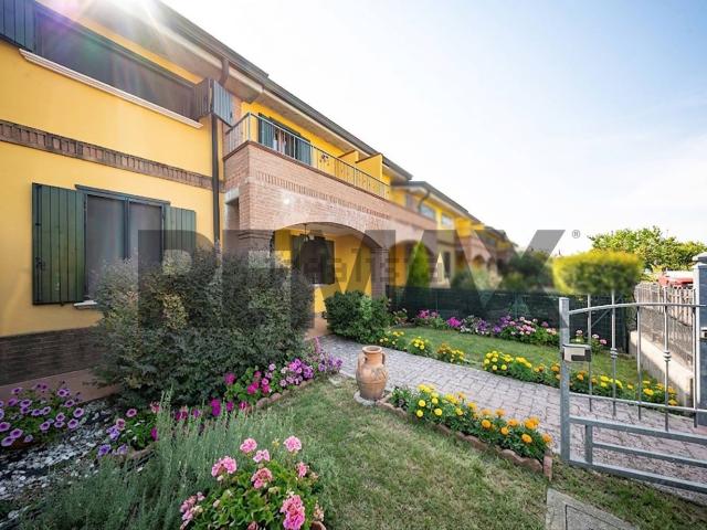 Villetta bifamiliare in vendita di 120 m² in Via Divisione Acqui, 28