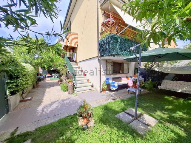 Villetta bifamiliare in vendita di 120 m² in Via Donato Bramante