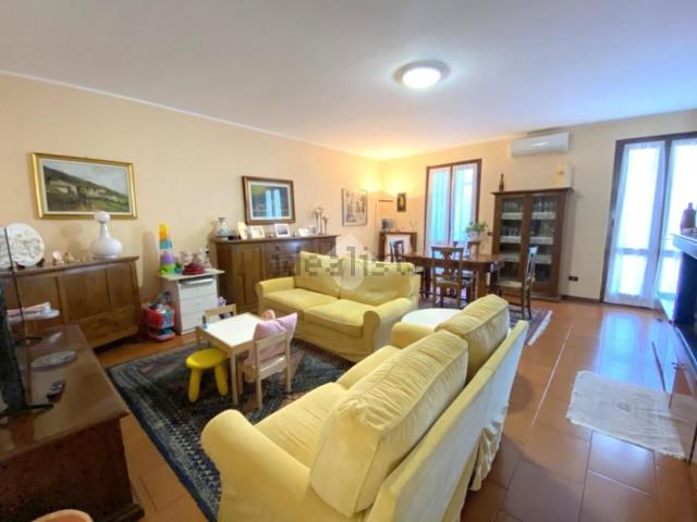 Villetta bifamiliare in vendita di 120 m² in Via E. De Amicis, 31