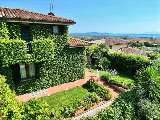 Villetta bifamiliare in vendita di 160 m² in Via Federigo Tognarini