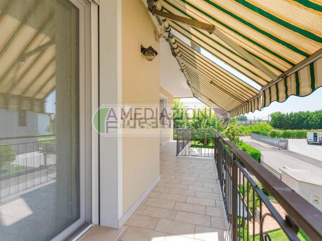 Villetta bifamiliare in vendita di 120 m² in Via Fornase, 85