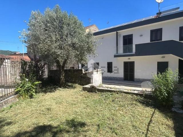 Villetta bifamiliare in vendita di 120 m² in Via Francesco Bracale, 9