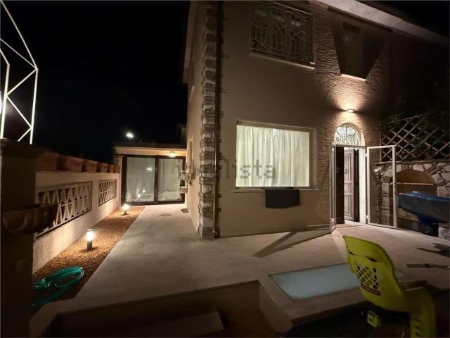 Villetta bifamiliare in vendita di 120 m² in Via Francesco Donati, 256
