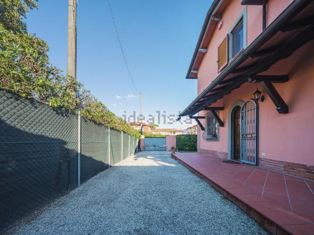 Villetta bifamiliare in vendita di 120 m² in Via Francesco Donati