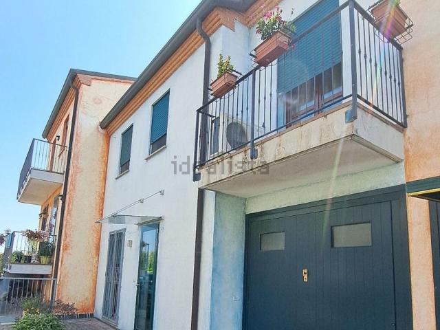Villetta bifamiliare in vendita di 120 m² in Via Giotto