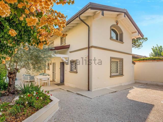 Villetta bifamiliare in vendita di 120 m² in Via Giovan Battista Giorgini