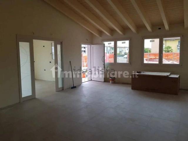 Villetta bifamiliare in vendita di 120 m² in Via Giovanni Falcone