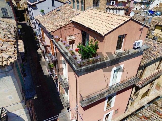 Villetta bifamiliare in vendita di 120 m² in Via Giuseppe Garibaldi, 16