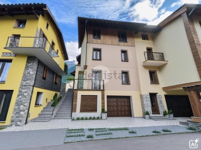 Villetta bifamiliare in vendita di 120 m² in Via Italia, 45