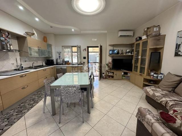 Villetta bifamiliare in vendita di 120 m² in Via Lago Lucrino, 27