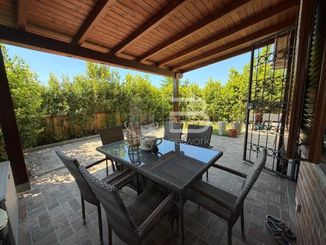 Villetta bifamiliare in vendita di 120 m² in Via Livornese di Sopra