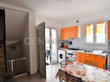 Villetta bifamiliare in vendita di 120 m² in Via Ludovico Ariosto, 8