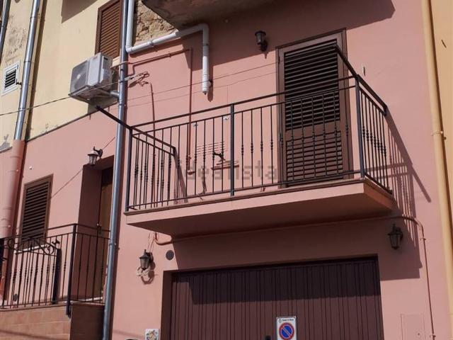 Villetta bifamiliare in vendita di 120 m² in Via Meridionale