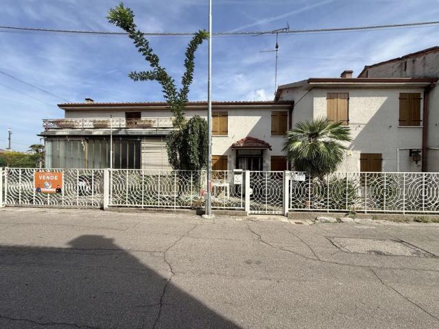 Villetta bifamiliare in vendita di 120 m² in Via Michelangelo