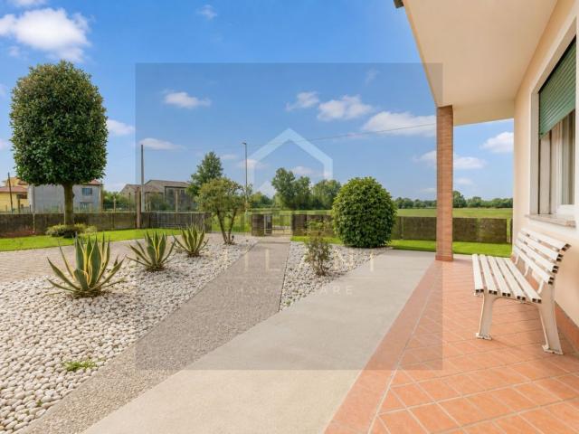 Villetta bifamiliare in vendita di 120 m² in Via Montegrappa