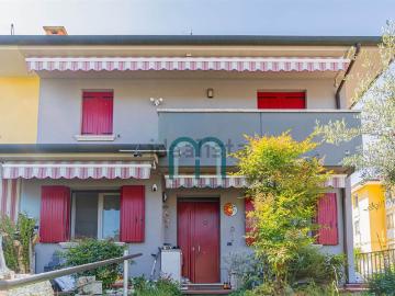 Villetta bifamiliare in vendita di 120 m² in Via Nicolò Tommaseo, 33