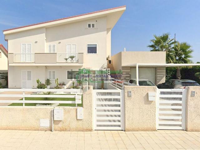 Villetta bifamiliare in vendita di 120 m² in Via Olanda
