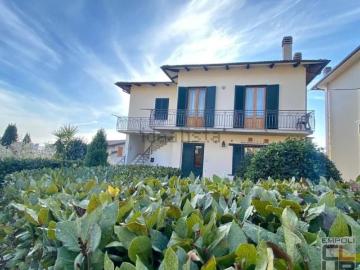 Villetta bifamiliare in vendita di 120 m² in Via Pietramarina, 50059