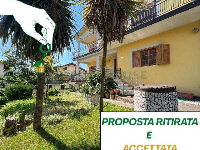 Villetta bifamiliare in vendita di 120 m² in Via Santa Lucia, 9
