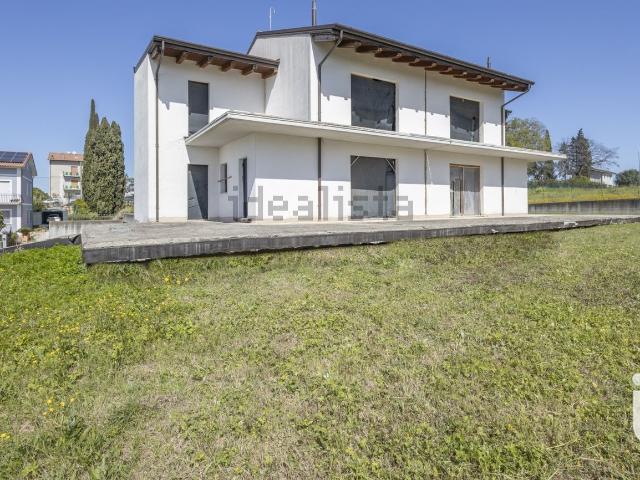Villetta bifamiliare in vendita di 120 m² in Via Santo Ambrogio