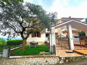 Villetta bifamiliare in vendita di 120 m² in Via San Candida Ortali, 46