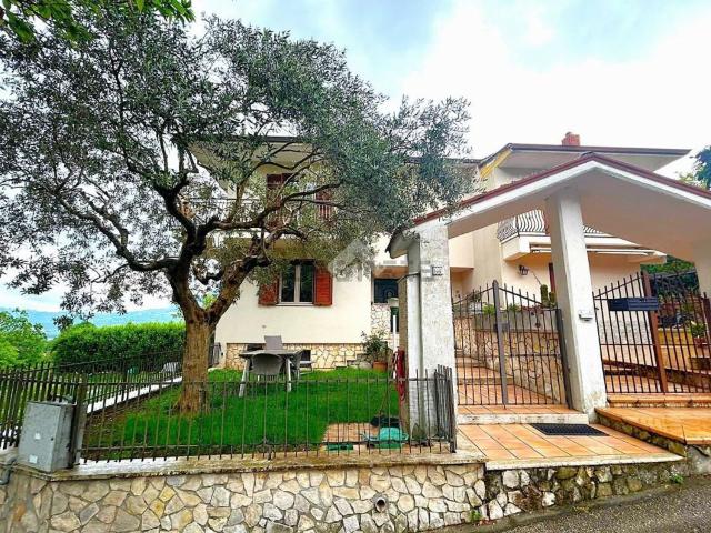 Villetta bifamiliare in vendita di 120 m² in Via San Candida Ortali, 46
