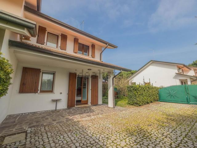 Villetta bifamiliare in vendita di 120 m² in Via Sesta Est