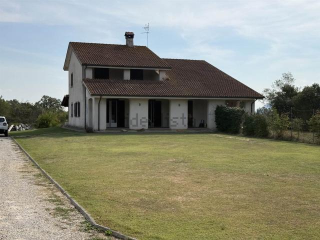 Villetta bifamiliare in vendita di 120 m² in Via Sterpara